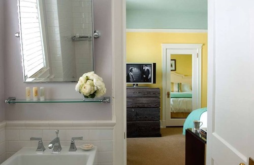 Goose Hollow Hotel | Deluxe King w/Timeless Charm | Pet-Friendly