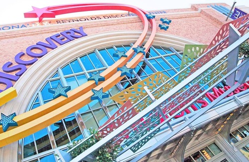 Downtown Las Vegas Hotel | Deluxe One King Room at The D Las Vegas