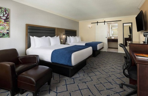 South Scottsdale Resort | Desert Adventure! 2 Serene Units, Picturesque Views, Spa, Bar, On-Site Dining