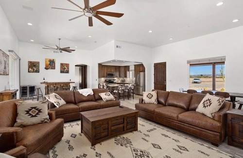 Wittmann House | DESERT COMFORT!