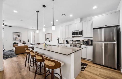 Villa De Paz House | Desert Escape Townhome - Pool & Gym