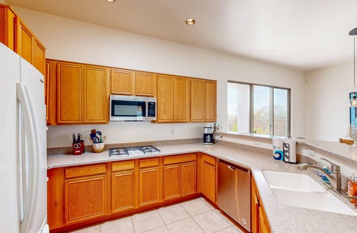 Tanque Verde House | Desert home with enclosed yard, patio and lawn area - dog friendly
