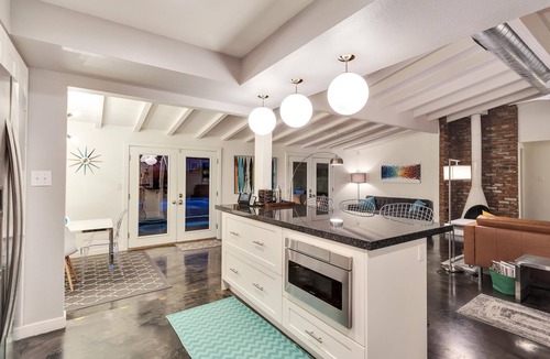 Sunrise Vista Chino House | Desert House-A Relaxing Mid-Century Oasis
