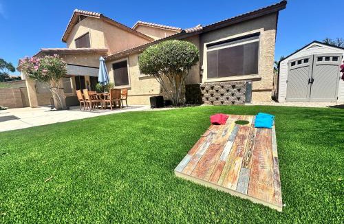 Signal Heights House | Desert Oasis 4BD 3BA, Lux Resort Pool in Mesa, AZ