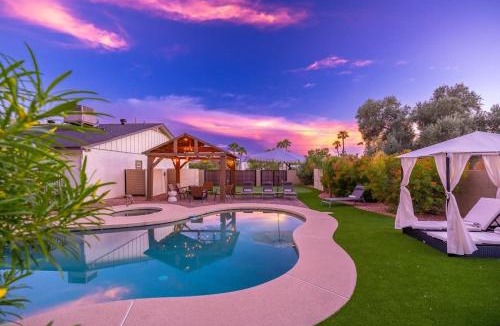 Avant House | Desert Oasis Resort Style Backyard Sleeps 18 Games