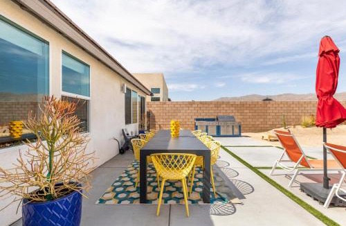 Desert Hot Springs House | Desert Picasso! Pool, Spa, Games, Mountain Views