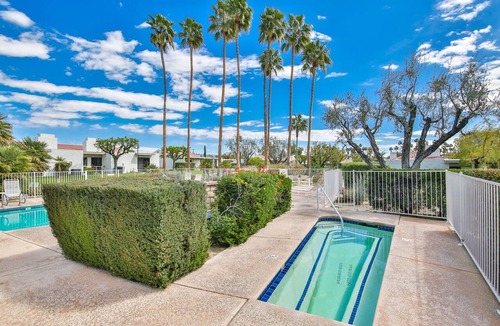 Sunrise Park Condo | Designer 2br Condo -gated community - private rear garden- front mountain views