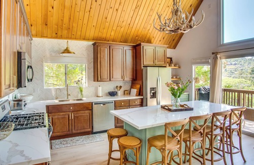 Lake Arrowhead Cottage | Designer A-frame in Lake Arrowhead w/Game Room
