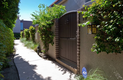 The Morrison House | Designer Townhouse in the heart of Palm Springs, Convention Center. CITY ID#3867