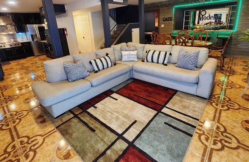Winchester Villa | Diamond Class 3,500 Sqft Luxury Villa With Free Pool Heater 10mins Strip
