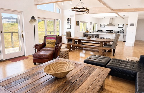 Dillon Beach House | Dillon Beach 5-Star! Near Beach, Hot Tub~Game Room Dog-OK Northern Lights
