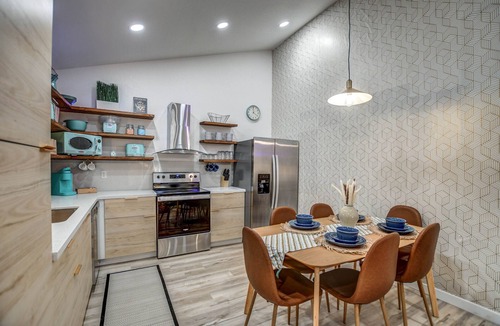 Mesa Grande House | ✧DISCO DEN✧ All New Funky 70s Pad w/Hot Tub! 3 bedrooms/2 bathrooms!