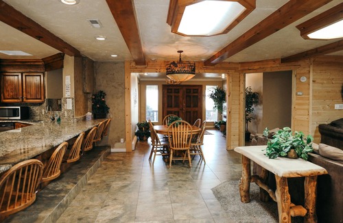 Heber Cabin | DISCOUNTED August nights! Perfect for family reunions.Pickleball,Pool,Sleeps 50.