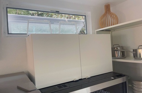 Santa Ana Heights Apartment | Discover a spotless, sun-filled studio, convenient base for business travelers.