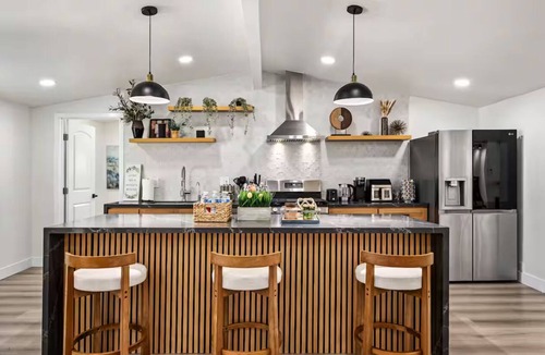 Southwest Anaheim House | 🌟Disney Escape - Modern Home with Pet - Kids Playground - Game - King Bed.🌟