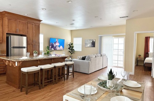 Placentia House | Disneyland Getaway Tri-level Gated Townhome