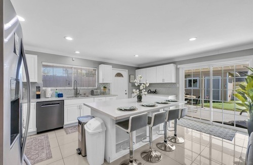 Southwest Anaheim House | Disneyland Lux Villa 6BR/4BA, Mini Golf & Arcade