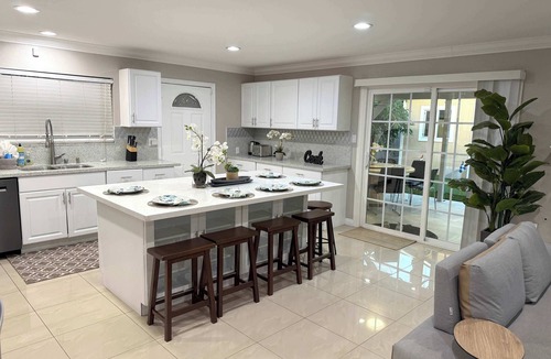 Southwest Anaheim House | Disneyland Lux Villa 6BR/4BA, Mini Golf & Arcade