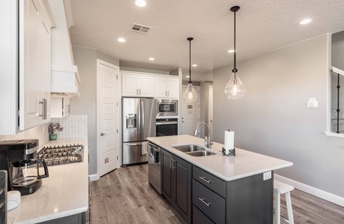 St. George Villa | Dog-Friendly 4BR Sleeps 16 - Red Rock View Deck