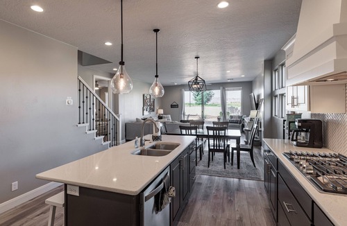 St. George Villa | Dog-Friendly 4BR Sleeps 16 - Red Rock View Deck