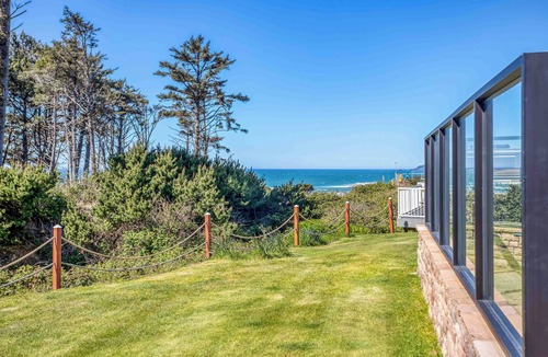 Agate Beach RV Rental | Dog Friendly, Available with 50AMP, 30AMP, Water and Sewer hook up's, WiFi