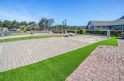 Agate Beach RV Rental | Dog Friendly, Available with 50AMP, 30AMP, Water and Sewer hook up's, WiFi