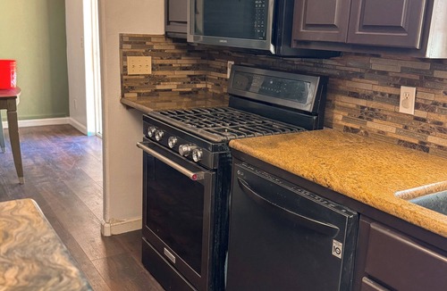 Mill Creek House | Dog friendly Cabin + Treehouse Retreat on 5 acres