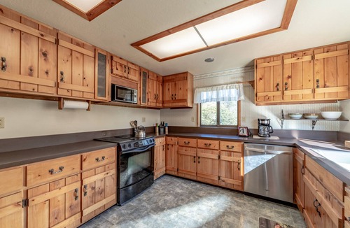 Freshwater House | Dog-friendly cabin w/beautiful pasture and bay views and near the ocean