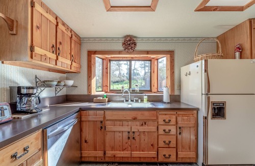 Freshwater House | Dog-friendly cabin w/beautiful pasture and bay views and near the ocean
