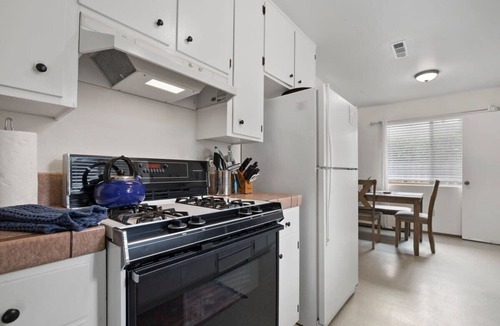 Opal Cliffs House | Dog-Friendly Cottage Near Premier Surf Beach