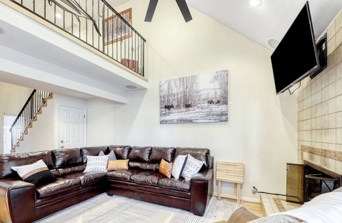 Brian Head Condo | Dog-Friendly Evergreen Condo with Washer/Dryer, Ski-In/Ski-Out Area Nearby