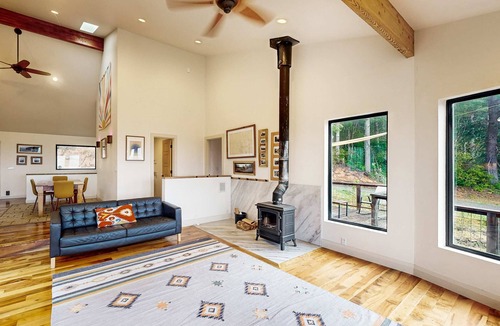 Florence House | Dog-friendly gem on 10 acres with sweeping view - minutes to Oregon Dunes