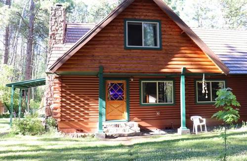 Klamath Falls House | Dog-friendly Home with Hot Tub - Near Crater Lake