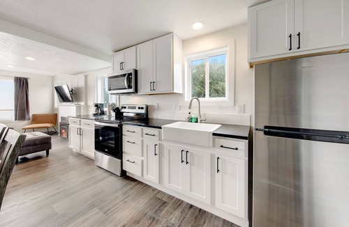 Edgewater Shores Cottage | Dog-friendly oceanfront retreat with hot tub & relaxing deck facing the water