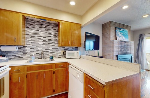 Lincoln City House | Dog-Friendly Oceanview Condo with Great Location & Nearby Beach Access