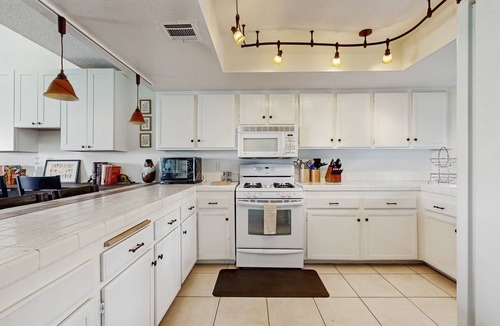 Palm Desert Condo | Dog-Friendly Updated Condo Next to Golf Courses w/WiFi, AC, W/D, Shared Pool