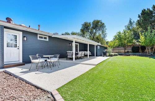 Prescott House | Dogs Stay Free!