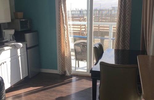 Downtown Hotel | Dolphin Cove Motel