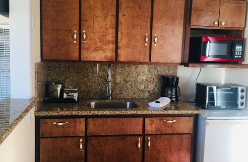 Downtown Hotel | Dolphin Cove Motel