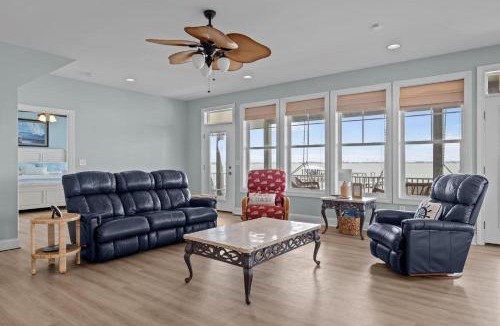 Gloucester House | Dolphin Lookout
