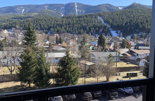 Kellogg Condo | Double Suite, Hillside View