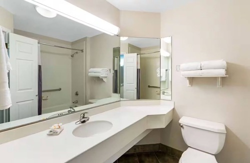 Superstition Springs Hotel | Double the Delight, La Quinta Inn - Convenient Mesa Hub for Shopping & Golf