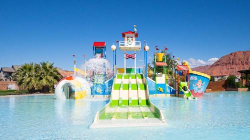 Santa Clara House | Double the Fun combo - Canyon Springs 76 and Desert Moose 75 home