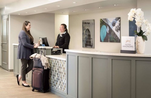 Campbell Hotel | DoubleTree by Hilton Campbell - Pruneyard Plaza