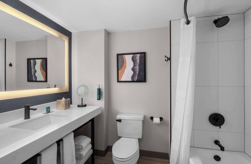 Paradise Hotel | DoubleTree by Hilton Las Vegas Airport