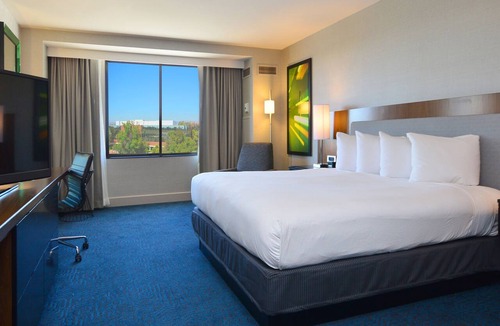 Newark Hotel | Doubletree by Hilton Newark - Fremont