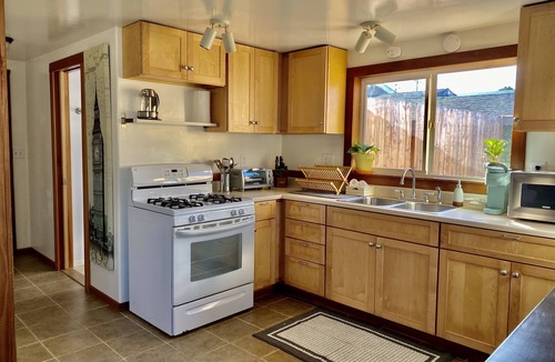 Arcata Cottage | Downtown Arcata Sinatra Suite