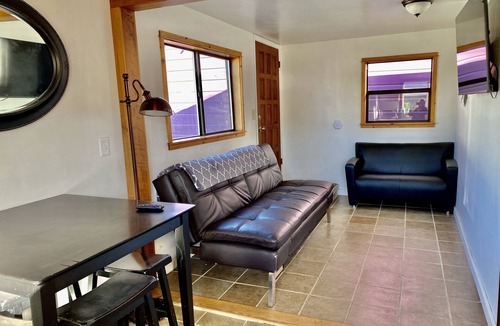 Arcata Cottage | Downtown Arcata Sinatra Suite