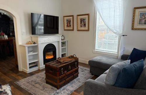Downtown Reno House | Downtown Cottage Early Check-in Loads of Amenities