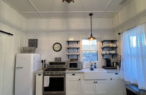 Paso Robles Cottage | Downtown Cozy Cottage, two blocks from downtown and new!